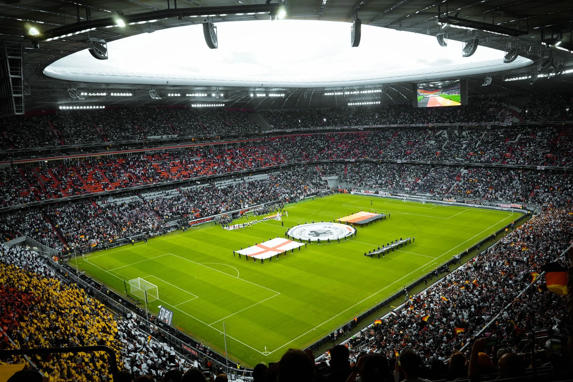 World Cup 2026 football fans celebrating Estadio Azteca